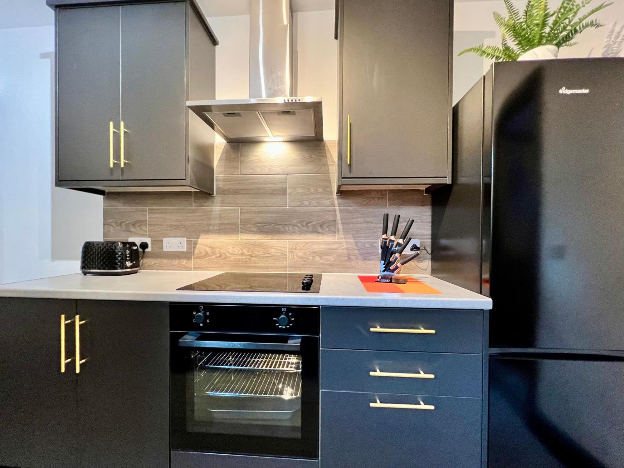 Oxford House - Great For Contractors Or Family Holidays Holiday home